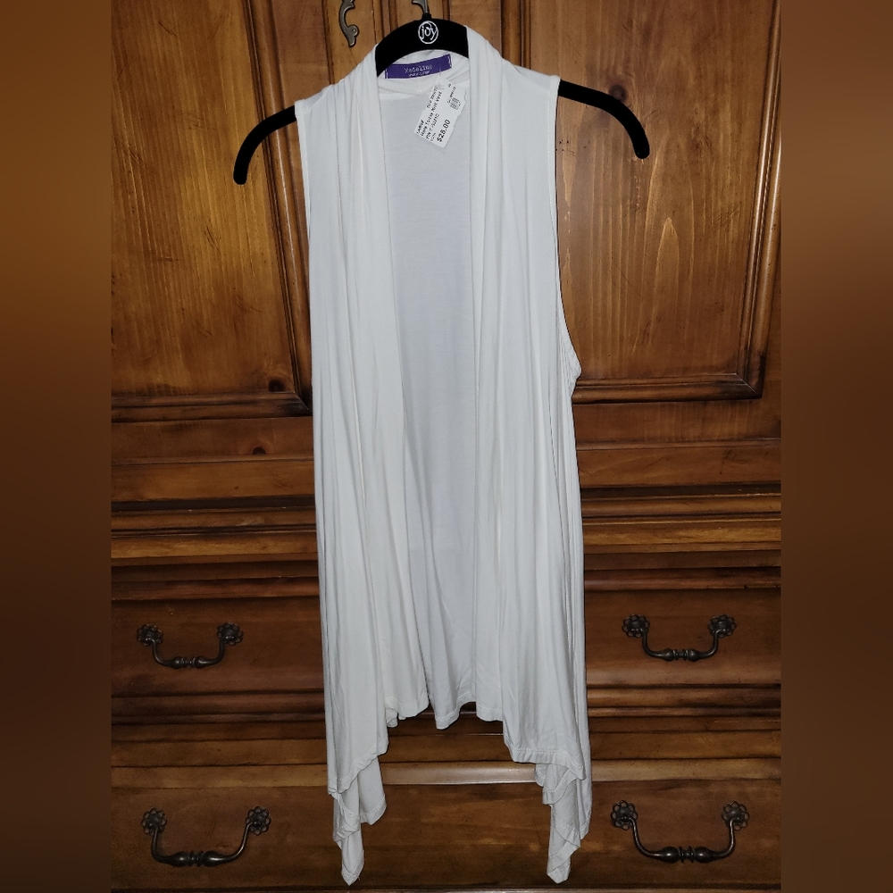 NWT, Off white vest, size Large